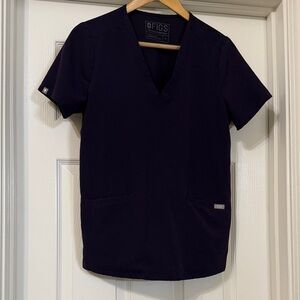 Figs Women's Deep Purple Jam Short Sleeve Top 2 pockets